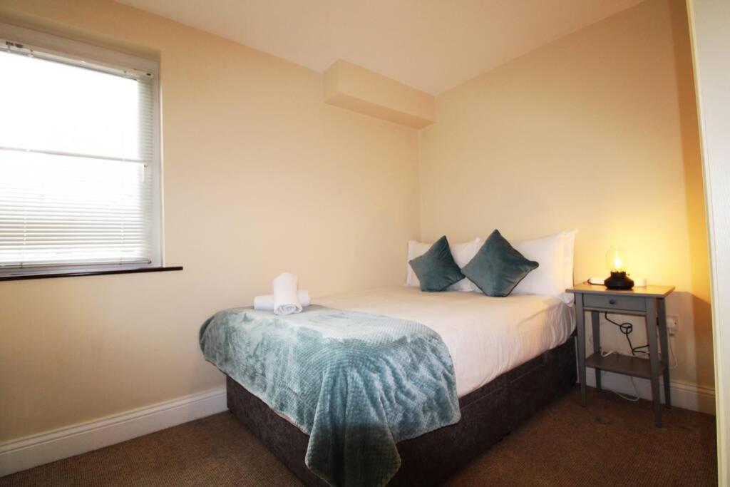 Large 3 Bed, Galway City Centre Appartamento Esterno foto
