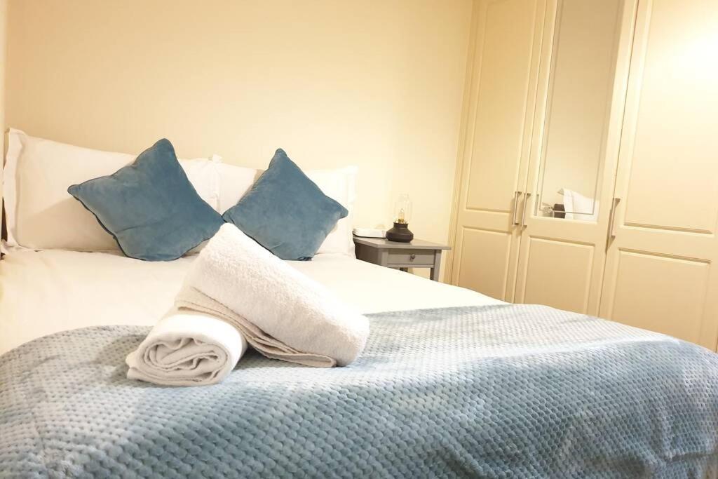 Large 3 Bed, Galway City Centre Appartamento Esterno foto