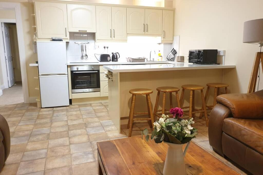 Large 3 Bed, Galway City Centre Appartamento Esterno foto